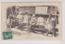 CPA ALGERIE , ECOLE DE TAPIS ARABES En 1908 !! - Niños