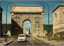 Voiture Renault 4 L Blanche - Montpellier (Herault 34) - Arc De Triomphe - Turismo