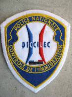 INSIGNE TISSUS PATCH POLICE AUX FRONTIERES CONTROLE IMMIGRATION SUR VELCROS - Police & Gendarmerie