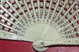 EVENTAIL ESPAGNE Tissu DANSE GITANE FLAMENCO  Sérénade ANDALOUSIE / 20 Brins Couleur IVOIRINE Façon DENTELLE - Fans