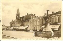 CP De GRIGNOLS "  La Grande Place Et Le Monument Aux Morts " . - Langon