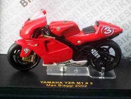 IXO - YAMAHA  YZR M1 MAX BIAGGI 2002  AVEC SA BOITE Scala 1/24 - Motorcycles