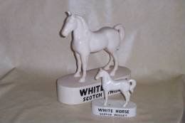 PUBLICITE ANCIENNE WHISKY WHITE HORSE / CHEVAL EN PORCELAINE GRAND 47CM - Alcools