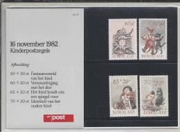 St.- Nederland Postfris PTT Mapje Nummer 9 - 16 November 1982. Kinderpostzegels** - Neufs