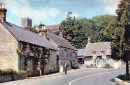 Beatiful  Post Card    "    GODSHILL VILLAGE AND CHURCH,  ISLE OF WIGHT     " - Other & Unclassified