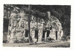 Duclair (76) : Maison Troglodythe Habitée En 1950 (animée). - Duclair