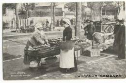 ANGERS. - Un Coin Du Marché.   Publicité CHOCOLAT LOMBART. - Angers