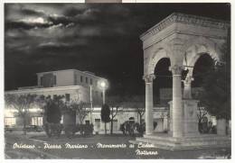 2570-ORISTANO-PIAZZA MARIANO-MONUMENTO AI CADUTI-NOTTURNO-FG - Oristano