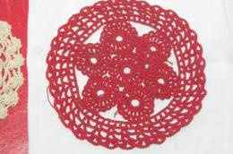 2 Petits NAPPERON Au CROCHET Rond Dessous De Verre - Napperons