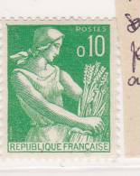 FRANCE N°1231 10c VERT TYPE MOISSONNEUSE GERBE EPAISSE  SANS CHARNIERE - Unused Stamps