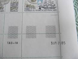 9699  Coin Daté 30 7 85 TD3 10 Armoirie  2 Repère(s) Bloc Planche FeuilleTAAF Antarctico South Pole Sud Antarctico - Timbres