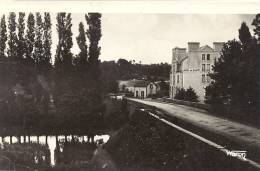 22 -  Gouarec : Arrivée Par La Route De Loudéac - Hôtel Du Blavet - Gouarec