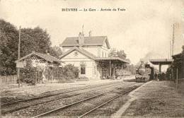 Cpa Bievres La Gare Arrivee Du Train - Bievres