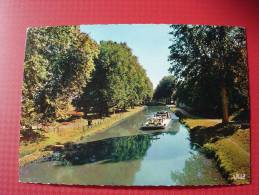 PENICHE SUR LE CANAL LATERAL A LA GARONNE - Chiatte, Barconi