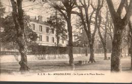 16...CHARENTE...ANGOULEME...LE LYCEE ET LA PLACE BEAULIEU........ .ECRITE.... . . ‹(•¿• )› - Angouleme