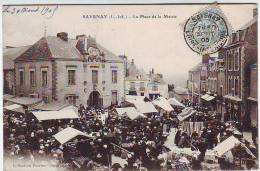 44. SAVENAY . LA PLACE DE LA MAIRIE. LE MARCHE. - Savenay