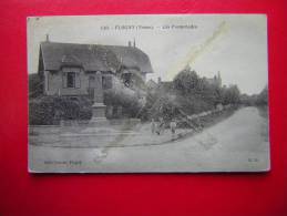 CPA  89 FLOGNY  LES PROMENADES  ANIMEE  VOYAGEE TIMBRE ATTENTION CARTE AVEC UN VECU VISIBLE PHOTOS - Flogny La Chapelle