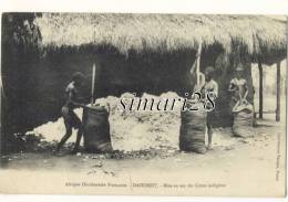 DAHOMEY - AFRIQUE OCCIDENTALE FRANCAISE - MISE EN SAC DU COTON - Dahomey