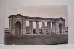 BAYEUX - LE MEMORIAL ANGLAIS - Cimetières Militaires