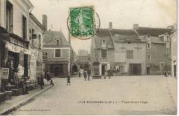 CPA L'ILE BOUCHARD (Indre Et Loire) - Place Victor Hugo - L'Île-Bouchard