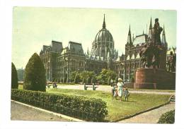 Cp, Hongrie, Budapest, Kossuth Lajos Square With The Parliament, Voyagée - Ungarn