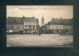 Henrichemont (18) - Place Henri IV Côté Nord Est ( Dest. Docteur Croisier Ker Lanec Carnac ) - Henrichemont