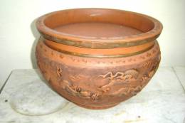 GRAND CACHE POT EN TERRE CUITE DECOR EN CERCLE DE DRAGONS 45cm Diametre - Arte Orientale