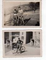 Lot De 2 Photographies Coureur Cycliste à L'entraînement - Wielrennen