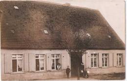 Anklam Einzelhaus Private Fotokarte Bewohner Vor Der Tür 13.7.1910 Gelaufen - Anklam