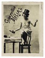 CHROMO CIGARETTES MELIA ALGER PIN UP : "Femme Dénudée, Bouteilles De Champagne Et Chapeau Haut De Forme" - Melia