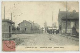 LE PERRAY (78) - PASSAGE A NIVEAU - RUE DU MOULIN - Le Perray En Yvelines