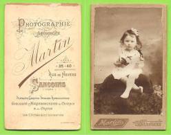 18 - SANCOINS - Photo D´un Enfant Sur Carton - Photographe MARTIN, Rue De Nevers - Sancoins