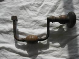 VILBREQUIN ANCIEN EN BOIS ET FER - Outils Anciens