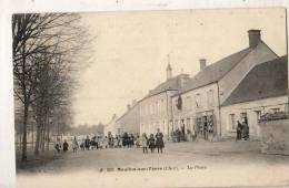 Moulins Sur Yèvre    18        La Place  (voir Scan) - Otros & Sin Clasificación