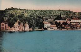 83 - BESSE SUR ISSOLE / LE LAC ET SES CHALETS - Besse-sur-Issole