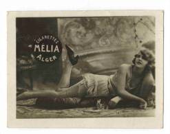 CHROMO CIGARETTES MELIA ALGER PIN UP : "Femme Allongée  Dans Une Tenue Erotique" - Melia