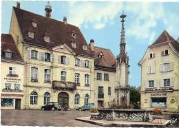 68     ALTKIRCH                  L'hôtel De Ville Et La Fontaine - Altkirch