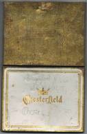 Italia Antico Contenitore Di Sigarette Vuoto In Metallo "CHESTERFIELD"  Cm. 14,5 X Cm. 11,5 (Difetti Come Scansioni) - Boites à Tabac Vides