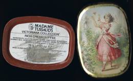 Italia Contenitore Di Caramelle Vuoto In Metallo "Madame Tussaud´s"  Cm. 10 X Cm. 7,5 (Difetti Come Scansioni) - Boxes
