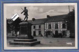 Carte Postale 56. Cleguerec  Le Monuments Aux Morts Trés Beau Plan - Cleguerec