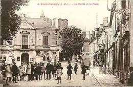 Indre-et-Loire : Nov12 399: Le Grand-Pressigny  -  Mairie  -  Place - Le Grand-Pressigny