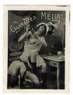 CHROMO CIGARETTES MELIA ALGER PIN UP : "Femme En Nuisette Se Parfumant" - Seins Nus - Melia