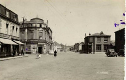 Dépt 59 - AULNOYE - Place Serge-Just - CPSM - 1957 - Animée, Voitures, Hôtel Du Globe - Aulnoye