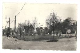 Villenoy (77) :  La Place Picard   En 1950 (animée). - Villenoy