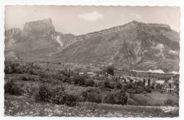 Cpsm 38 - Clelles - Vue Générale Et Le Mont Aiguille - (9x14 Cm) - Clelles