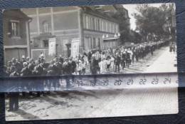 Sarre-Union Rare Photocarte  Procession Rue Du Maréchal Foch - Sarre-Union