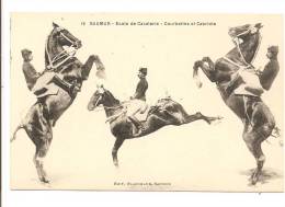 49 -  SAUMUR  -  Ecole De Cavalerie - Courbettes Et Cabriole - Belle Animation 3 Cavaliers - Horse Show