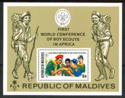 1975 Maldive Scout Scoutisme Scouting Block MNH** -Sc38 - Unused Stamps
