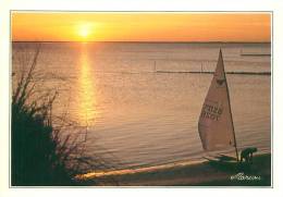 Delcampe - CPM - Voilier Sur La Plage - Coucher De Soleil (Ed. Michel Marcou, 1913-M) - Segelboote