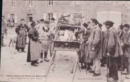 Scène De Foire En Bretagne  Charretée De Petits Frères  CPA  1908 - Foires